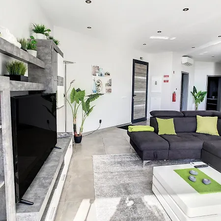 Stella By Lovelystay Villa Arco da Calheta (Madeira)